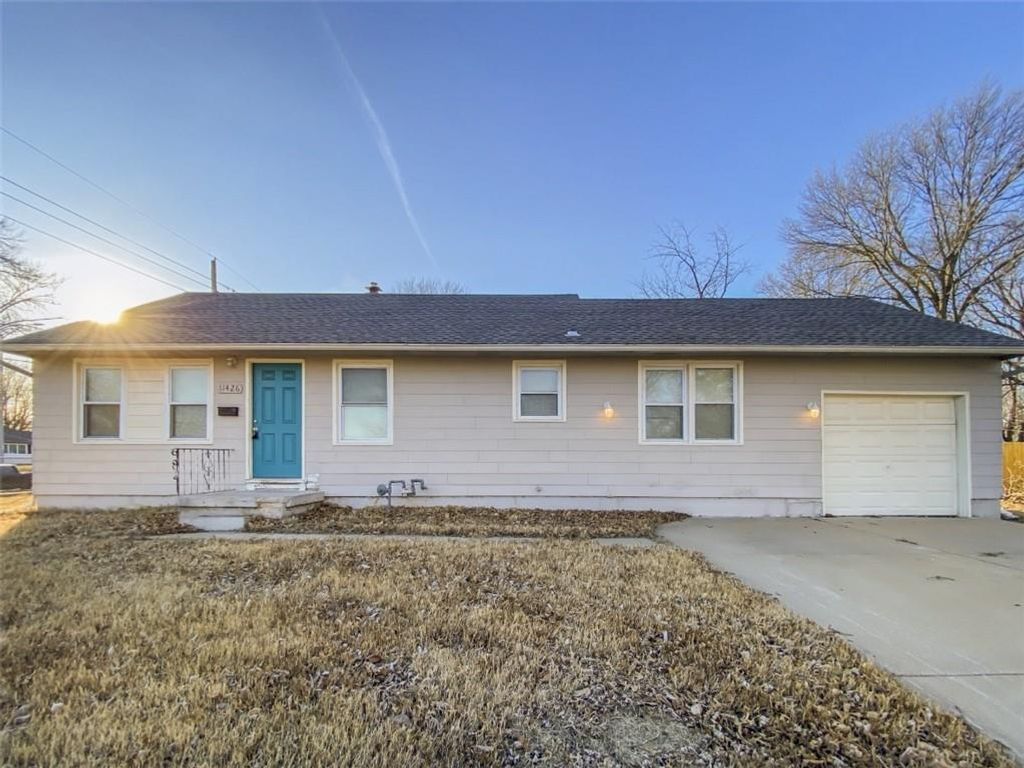 Photo of 11426 Applewood Drive, Kansas City, MO 64134 (MLS # 2598457)