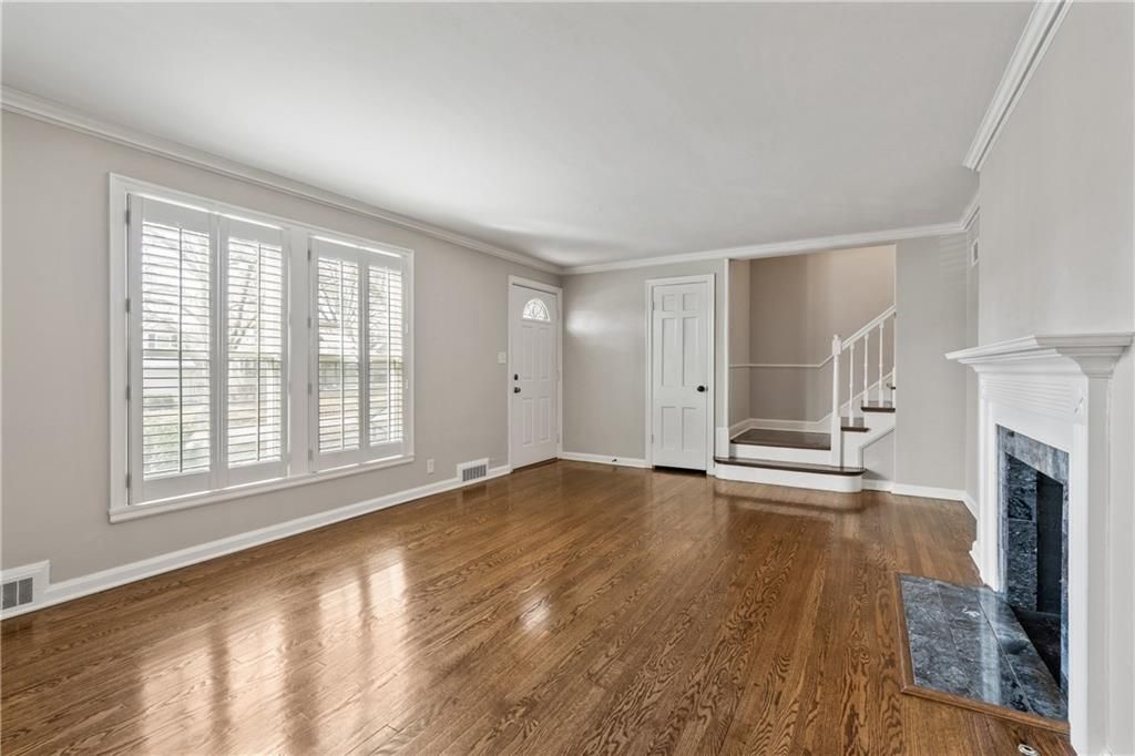 Photo of 616 E 66th Street, Kansas City, MO 64131 (MLS # 2607599)