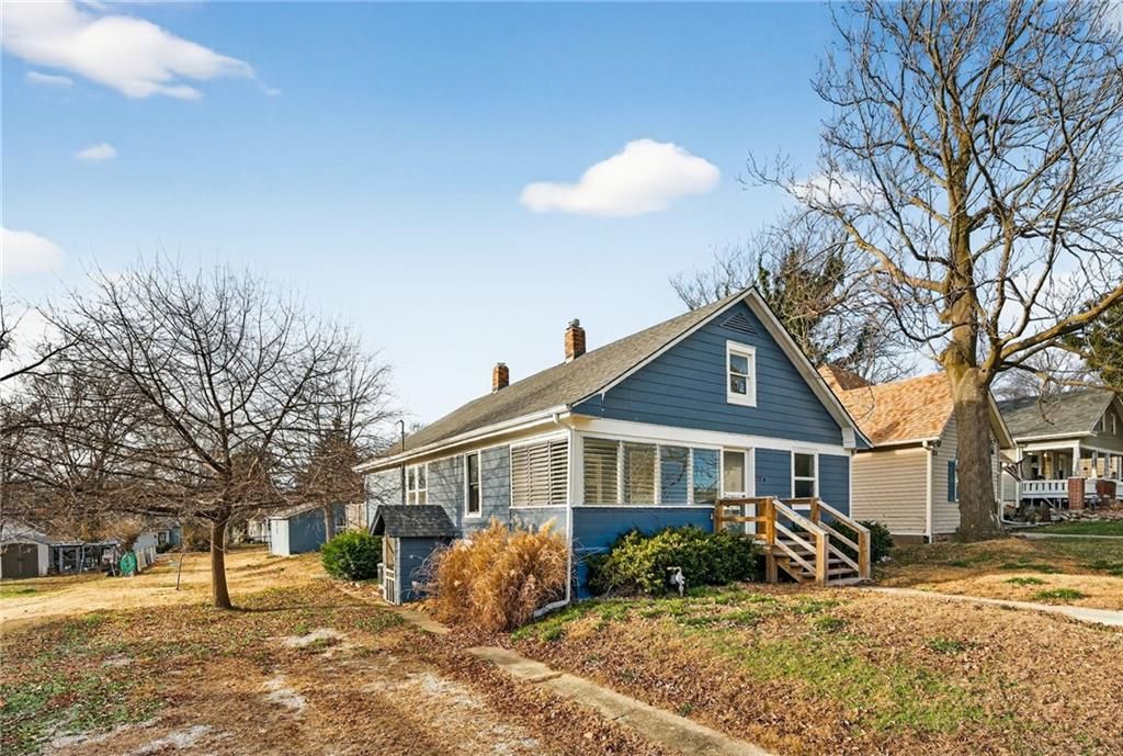 Photo of 724 N Osage Street, Independence, MO 64050 (MLS # 2592769)