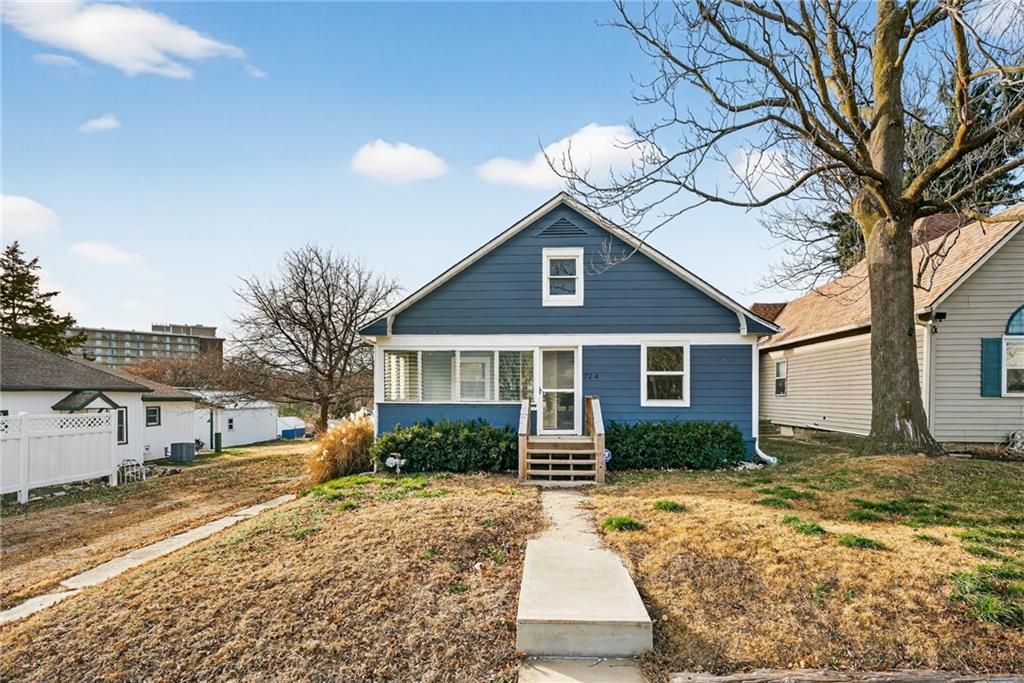 Photo of 724 N Osage Street, Independence, MO 64050 (MLS # 2592769)