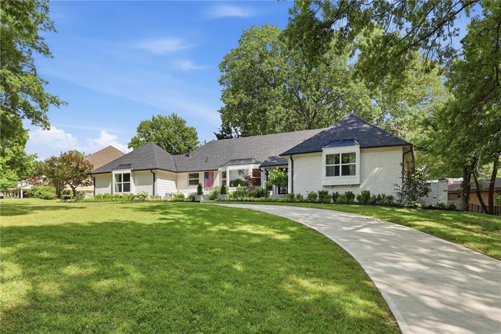 1007 W 113 Terrace