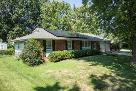 Photo of 110 S Queen Ridge Drive, Independence, MO 64050 (MLS # 2637831)