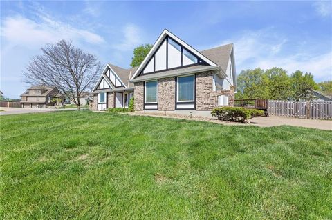 Photo of 4024 N 123rd Terrace, Kansas City, KS 66109 (MLS # 2614807)