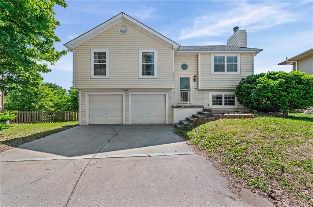 Photo of 1904 Quail Ridge Drive, Liberty, MO 64068 (MLS # 2619572)