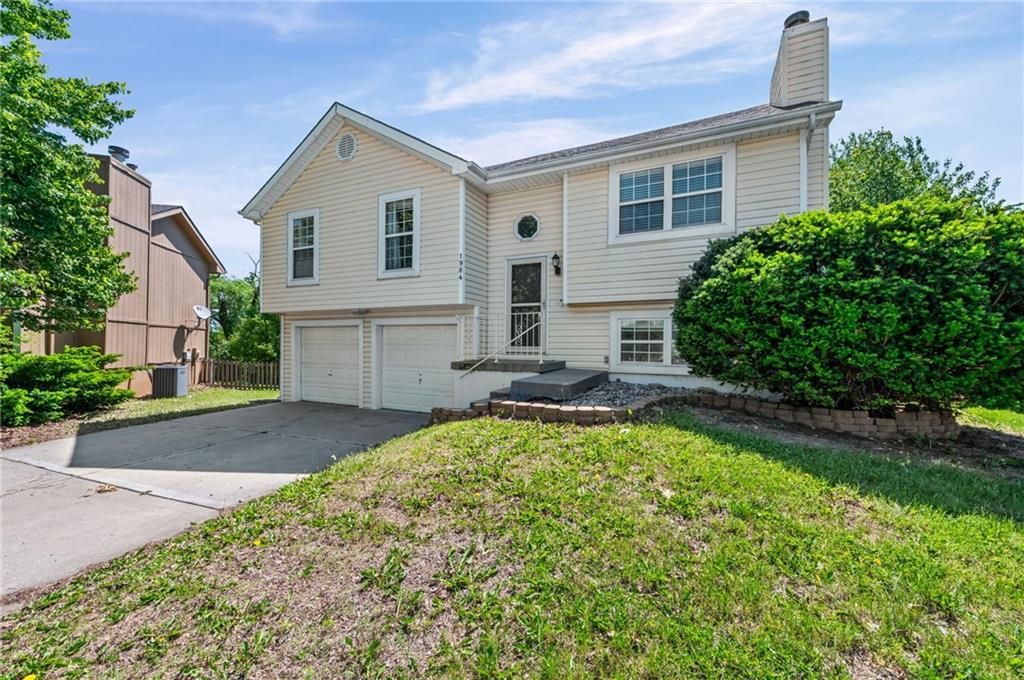 Photo of 1904 Quail Ridge Drive, Liberty, MO 64068 (MLS # 2619572)