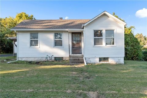 1702 E T C Lea Road Independence MO 64050
