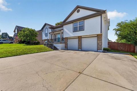 1109 White Oak Court, Raymore, MO 64083 - #: 2630318