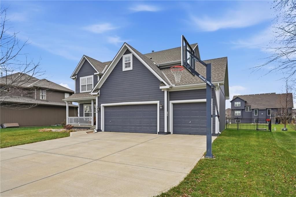 Photo of 2236 SW Hawk View Road, Lees Summit, MO 64082 (MLS # 2591719)