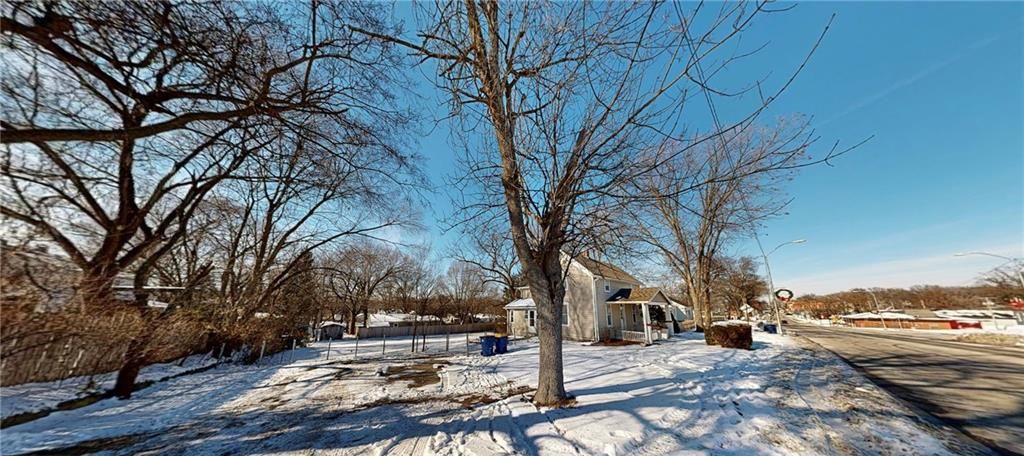 Photo of 927 Main Street, Eudora, KS 66025 (MLS # 2599085)
