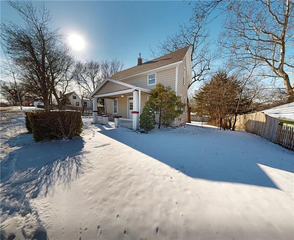 Photo of 927 Main Street, Eudora, KS 66025 (MLS # 2599085)