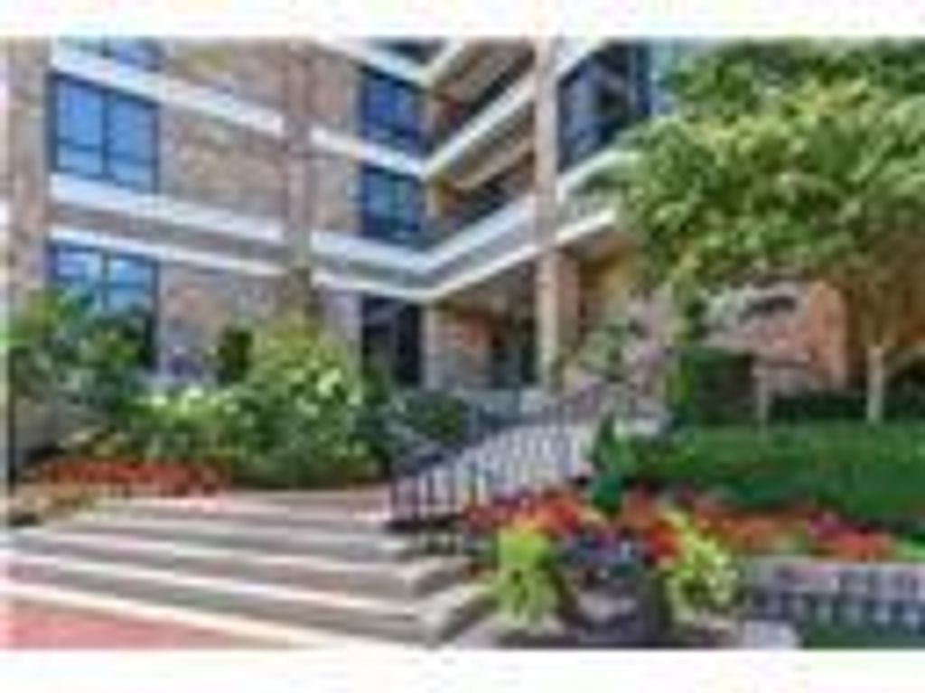 Photo of 433 Ward Parkway #1 S, Kansas City, MO 64112 (MLS # 2592422)