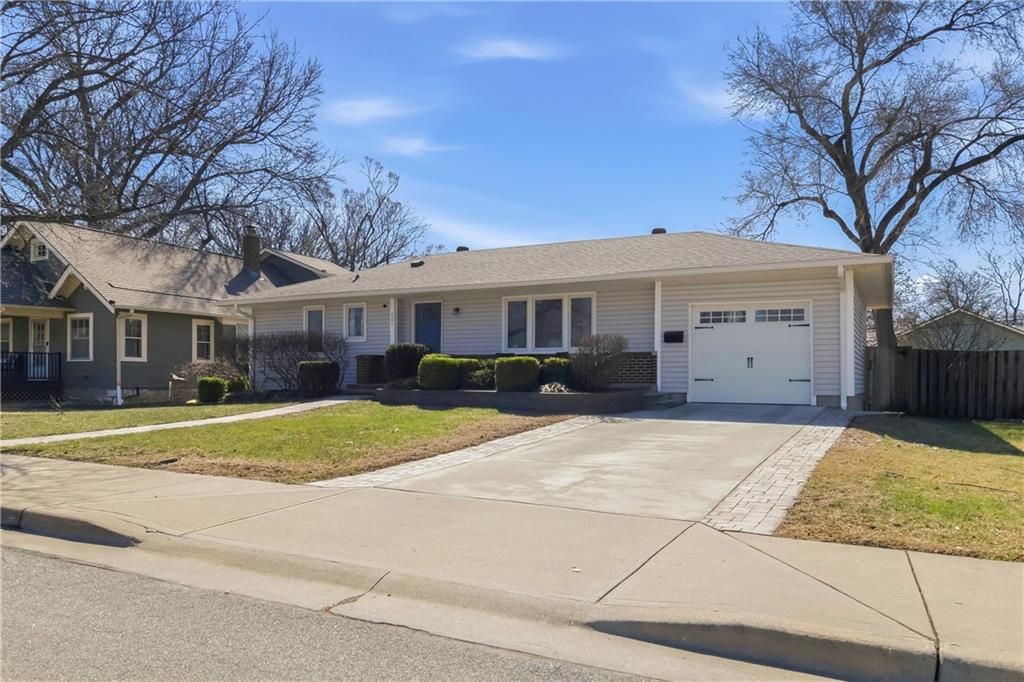 Photo of 4509 W 51st Street, Roeland Park, KS 66205 (MLS # 2608165)