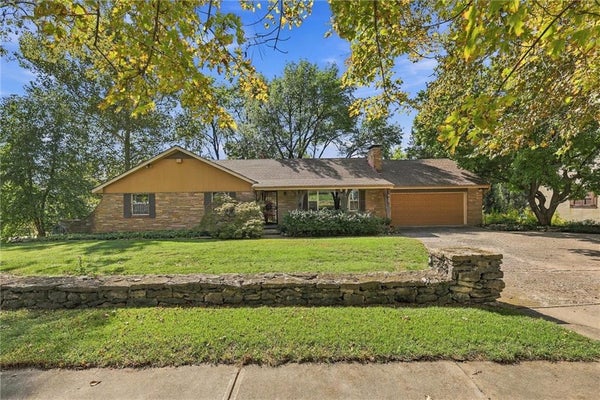 617 BRUSH CREEK BLVD, KANSAS CITY, MO 64110 - Image e76b06d67bfcc71167d3e6725e6b4a74/4120495000