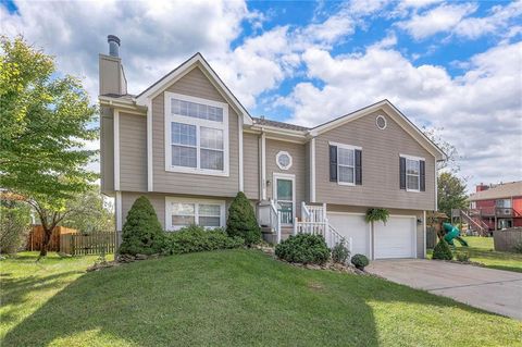 109 E Heritage Drive, Raymore, MO 64083 - #: 2578028