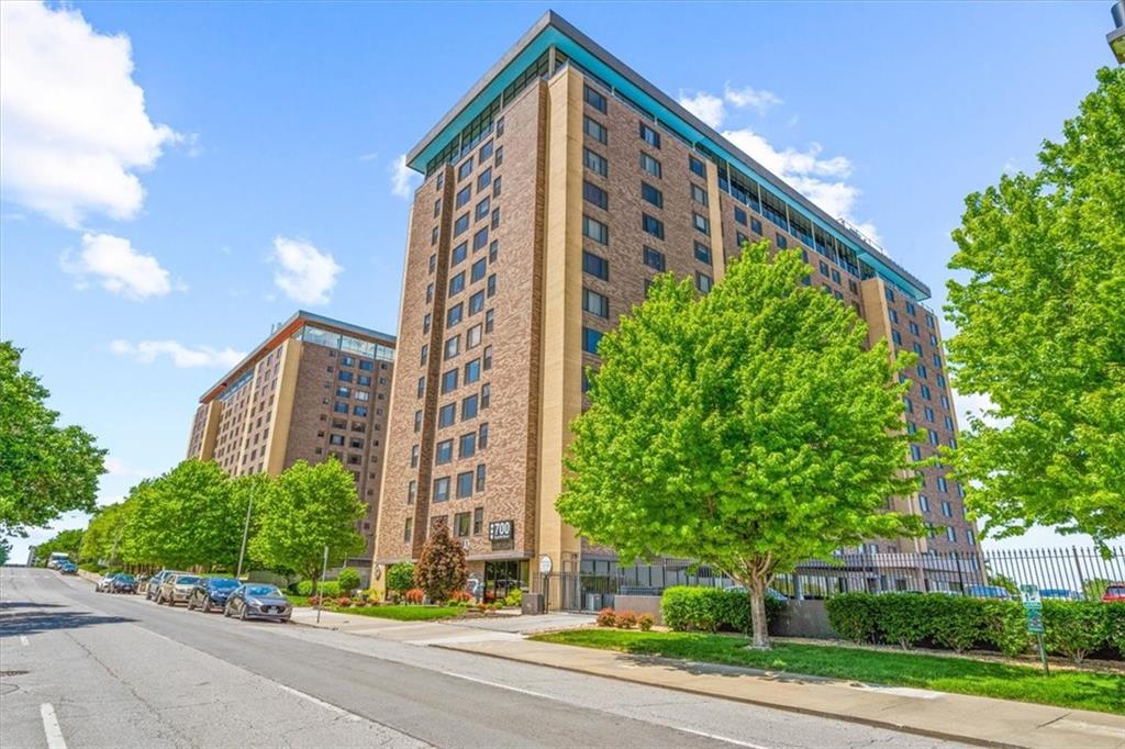 700 E 8th Street 12K