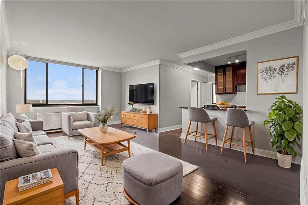 700 E 8th Street 12K