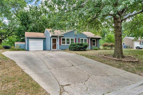 800 Madeline Lane, Lawrence, KS 66049 - MLS#: 2571528