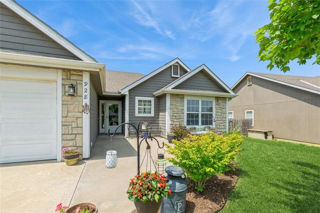928 Bluestem Drive