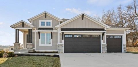 2233 SW Crown Drive, Lee\'s Summit, MO 64082 - MLS#: 2570353