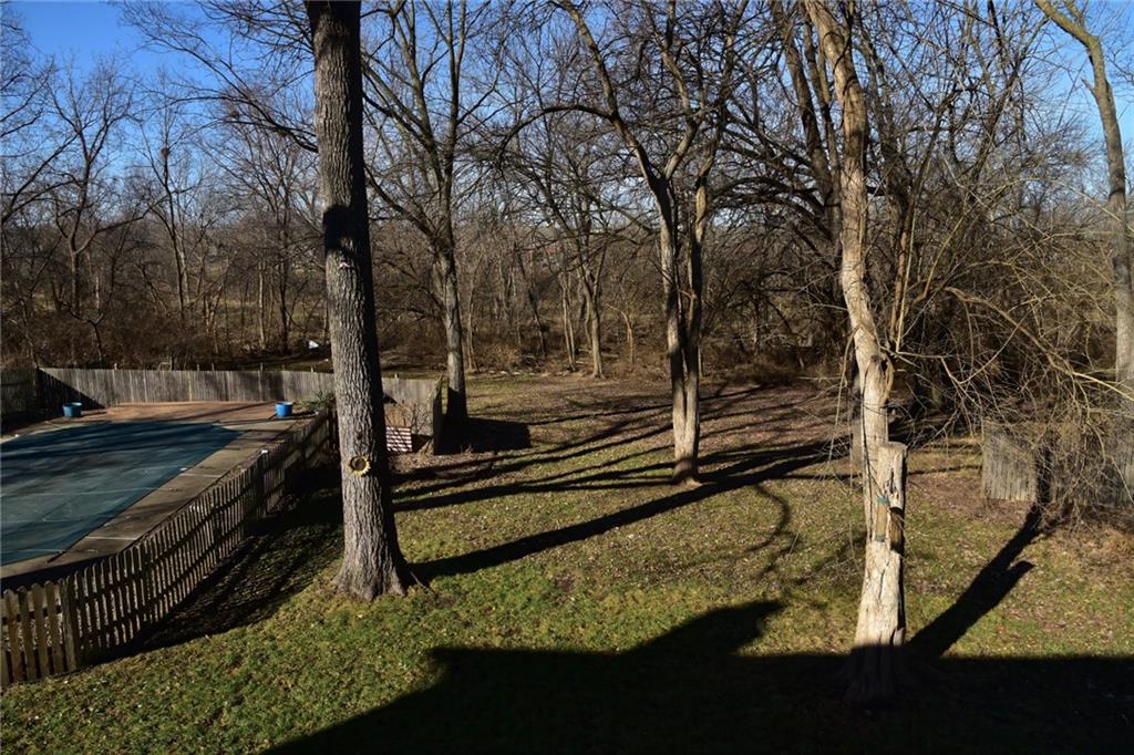 16318 W Briarwood Court