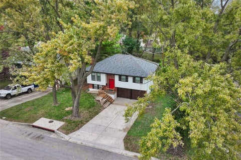 Tiny photo for 417 N Jefferson Avenue, Liberty, MO 64068 (MLS # 2649625)