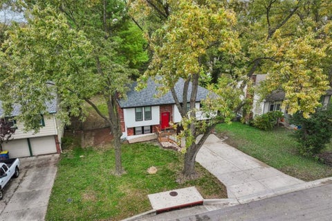 Tiny photo for 417 N Jefferson Avenue, Liberty, MO 64068 (MLS # 2649625)