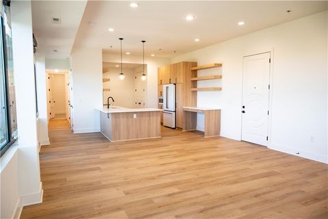 2940 Baltimore Avenue 1504 Kansas City MO 64108