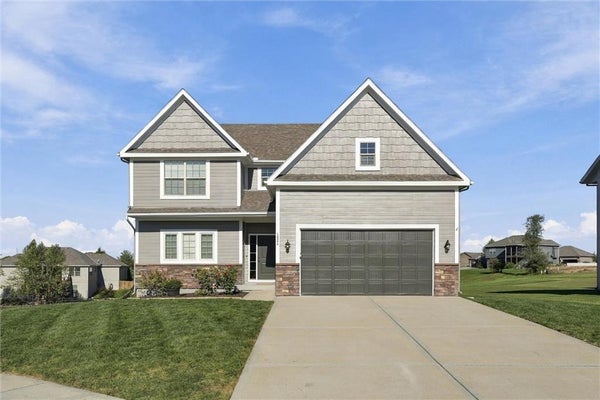 18304 ROCK CREEK DR, SMITHVILLE, MO 64089 - Image e7badffcc14372e48b68985e5452979f/3841687715
