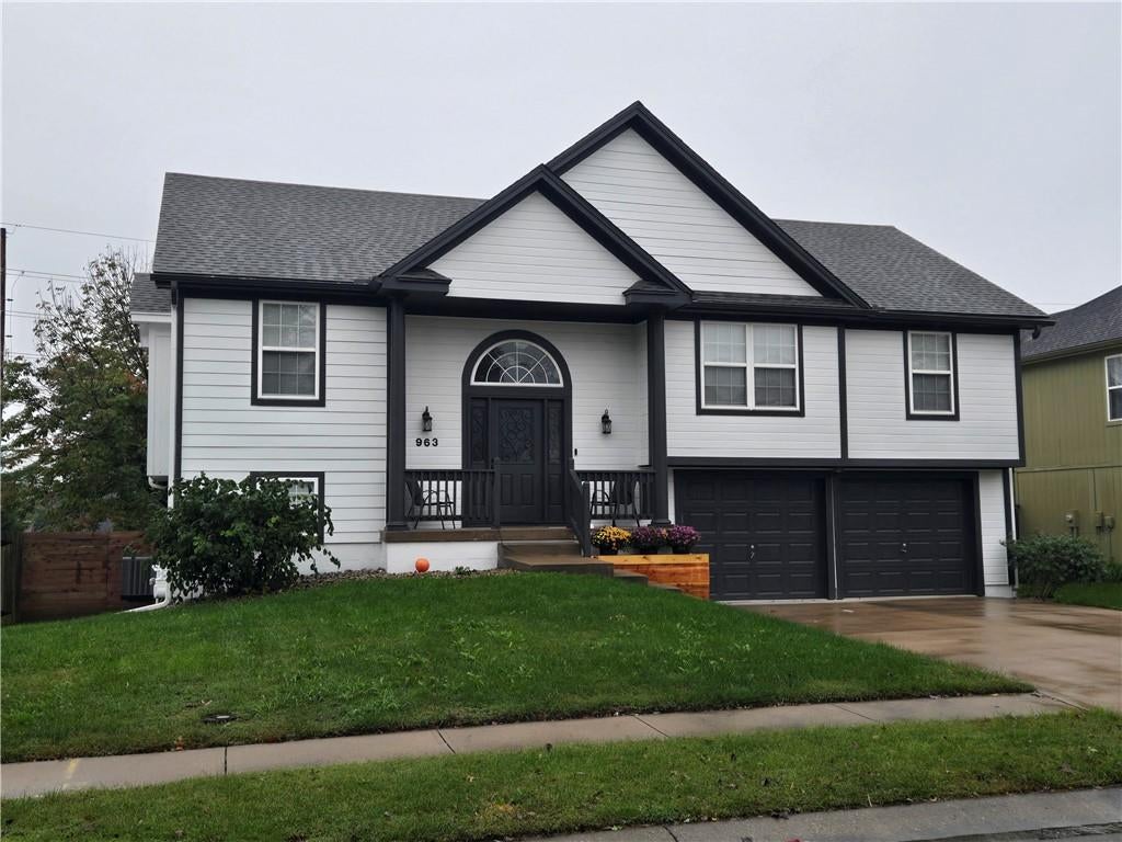 963 NW Dogwood Drive