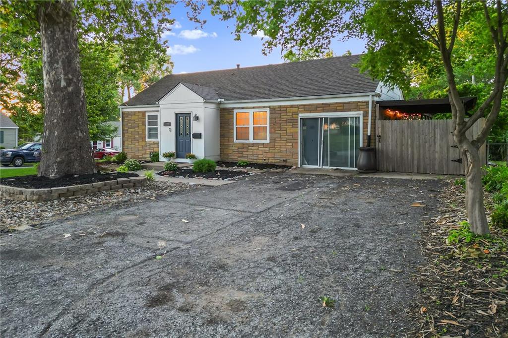 3600 NE 52nd Terrace