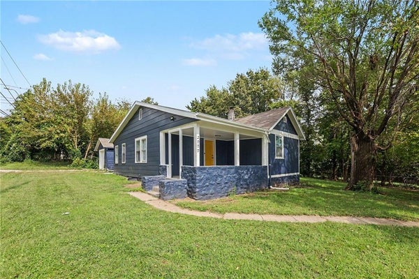 2000 E 82ND ST, KANSAS CITY, MO 64132 - Image e7ee83f1fe6ab9e6db202e0ebc33c6f4/760610012
