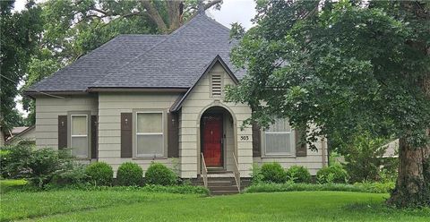 Photo of 503 W Jefferson Street, Pittsburg, KS 66762 (MLS # 2628575)