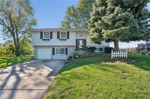 Photo of 7413 NW 84th Terrace, Kansas City, MO 64153 (MLS # 2648284)