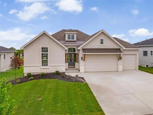 8156 ROUNDTREE ST, LENEXA, KS 66220 - Image e82d9d4f3a51fc1eb7de2d2403f84d48/1037372292
