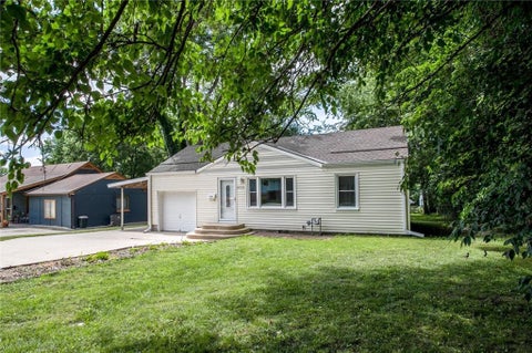 Photo of 9705 E 66 Street, Raytown, MO 64133 (MLS # 2628129)