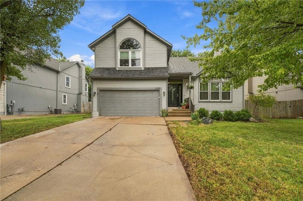 15560 S DOWNING ST, OLATHE, KS 66062 - Image e880ec2cd7e1bc1fa5e9a7983c974b0c/3490065899
