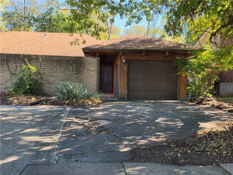 Photo of 3602 Cambridge Avenue, Topeka, KS 66614 (MLS # 2648500)