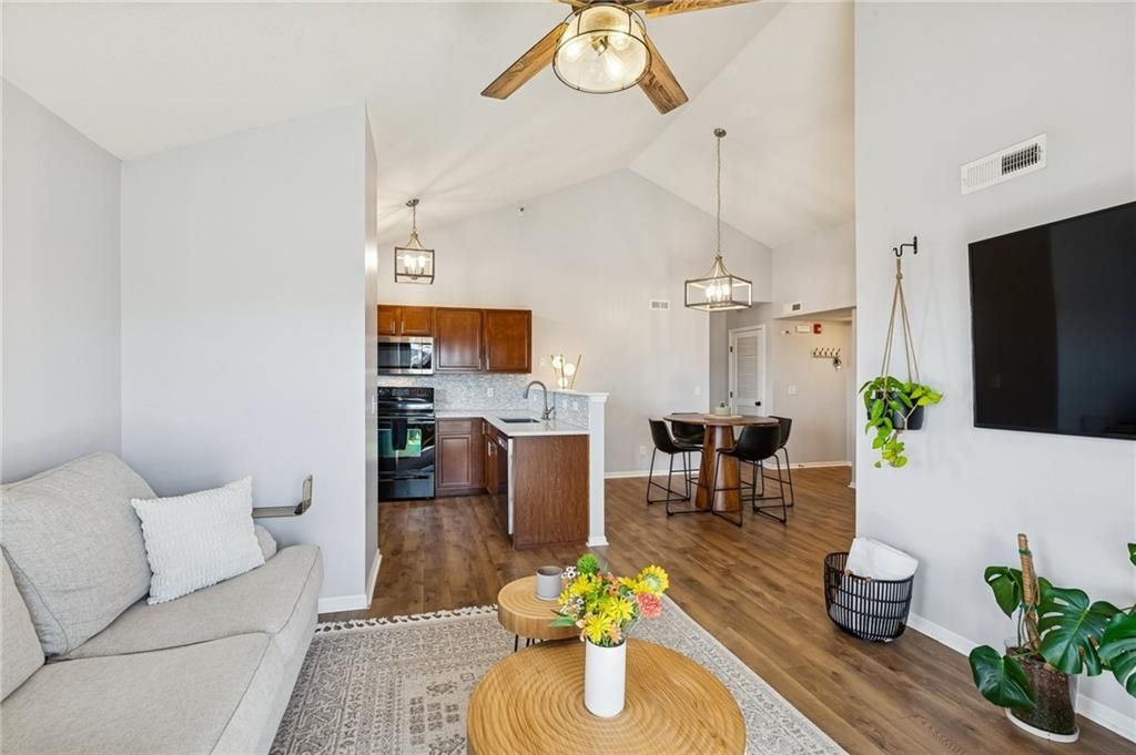 Photo of 5500 NE 80th Terrace #3A, Kansas City, MO 64119 (MLS # 2618483)
