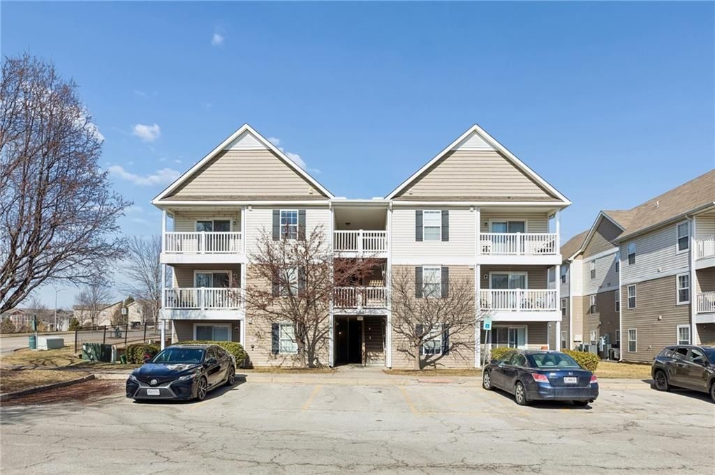 Photo of 5500 NE 80th Terrace #3A, Kansas City, MO 64119 (MLS # 2618483)