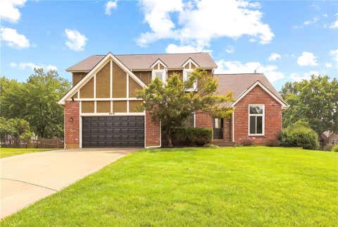 Photo of 608 NE Ashmont Place, Lees Summit, MO 64064 (MLS # 2633514)
