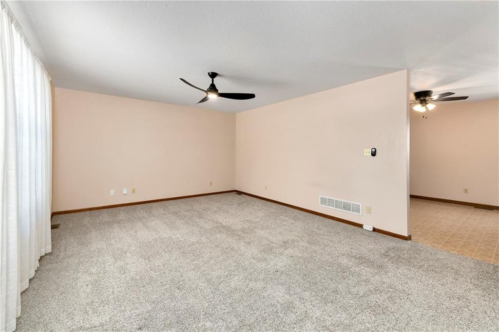 Photo of 1459 3rd Avenue, Leavenworth, KS 66048 (MLS # 2598563)