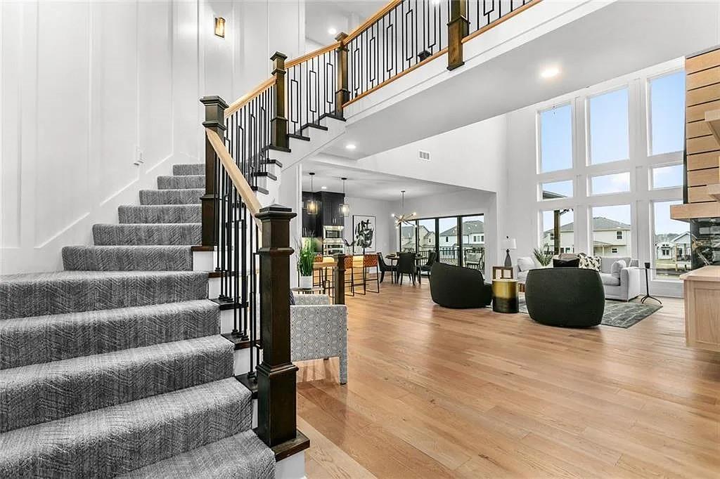 8000 Round Prairie Street
