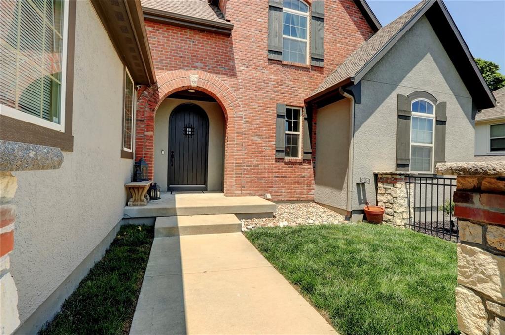 1316 NE Kenwood Drive