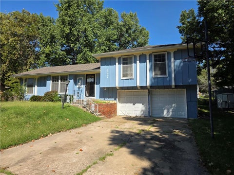 Photo of 13004 E 53rd Terrace, Kansas City, MO 64133 (MLS # 2644267)