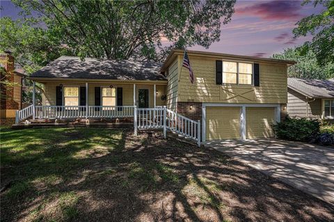 Photo of 10928 W 91ST Street, Overland Park, KS 66214 (MLS # 2564116) Photo of 10928 W 91ST Street, Overland Park, KS 66214 (MLS # 2564116)