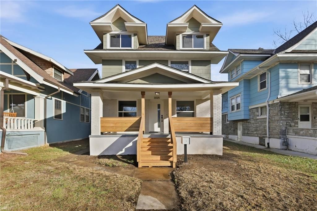 Photo of 3025 Campbell Street, Kansas City, MO 64109 (MLS # 2592125)