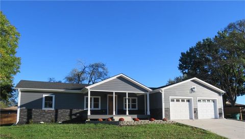 1124 E Peoria Street, Paola, KS 66071 - #: 2561916