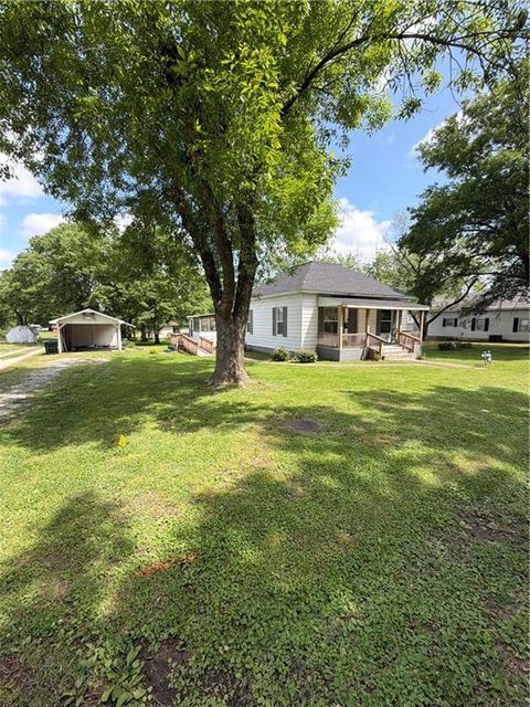 Photo of 222 Central Street, Humboldt, KS 66748 (MLS # 2617233)