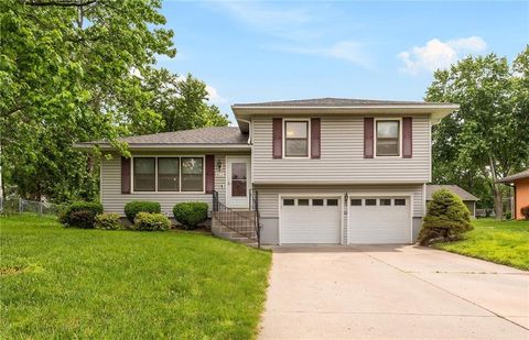 Photo of 412 Creach Drive, Warrensburg, MO 64093 (MLS # 2621999)