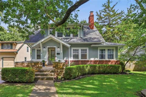 Photo of 7419 Jarboe Street, Kansas City, MO 64114 (MLS # 2637947)